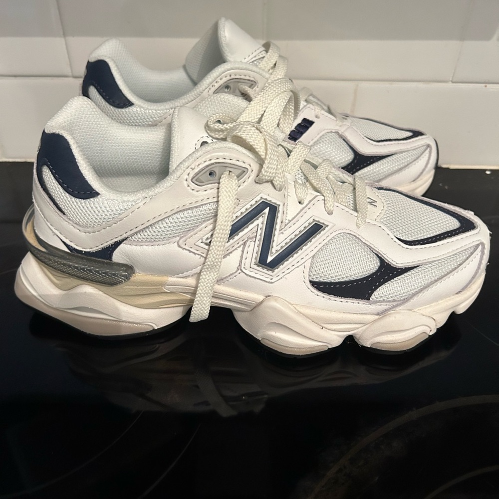 Women’s New Balance 9060 Sneakers Size 8